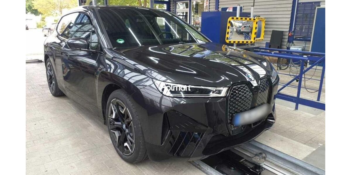 BMW iX 29.889 km 41.269 &euro; Eschborn 65760