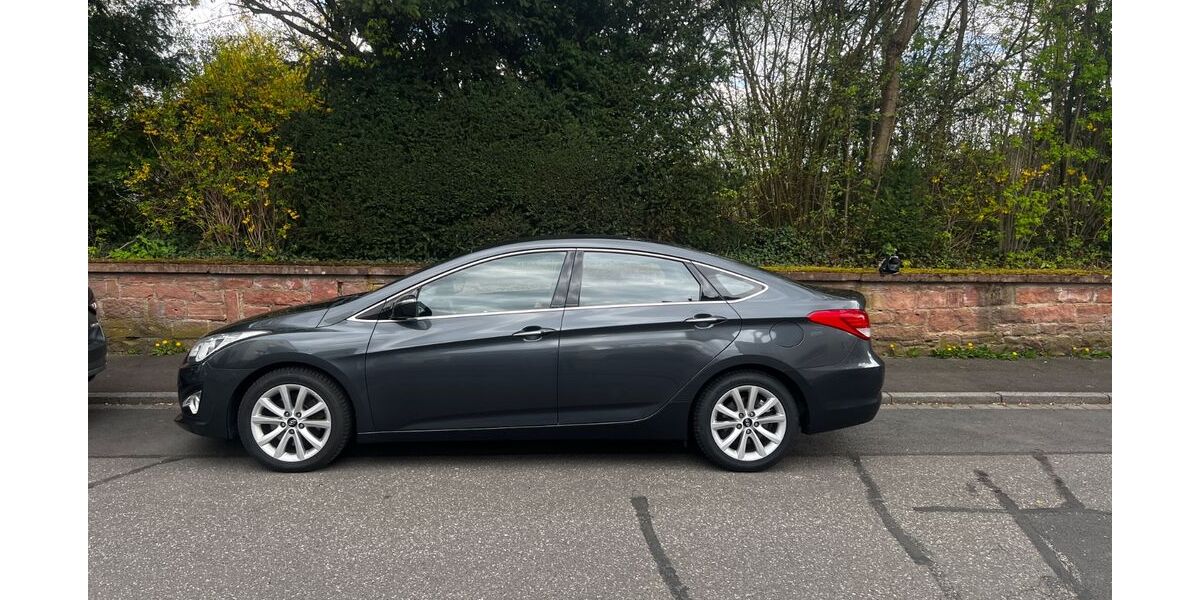 Hyundai i40 126.000 km 10.000 &euro; Hösbach 63768
