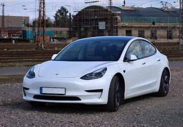 Tesla Model 3 89.000 km 20.500 &euro; Freigericht 63579
