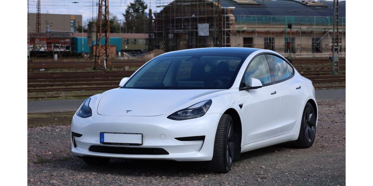 Tesla Model 3 89.000 km 20.500 &euro; Freigericht 63579