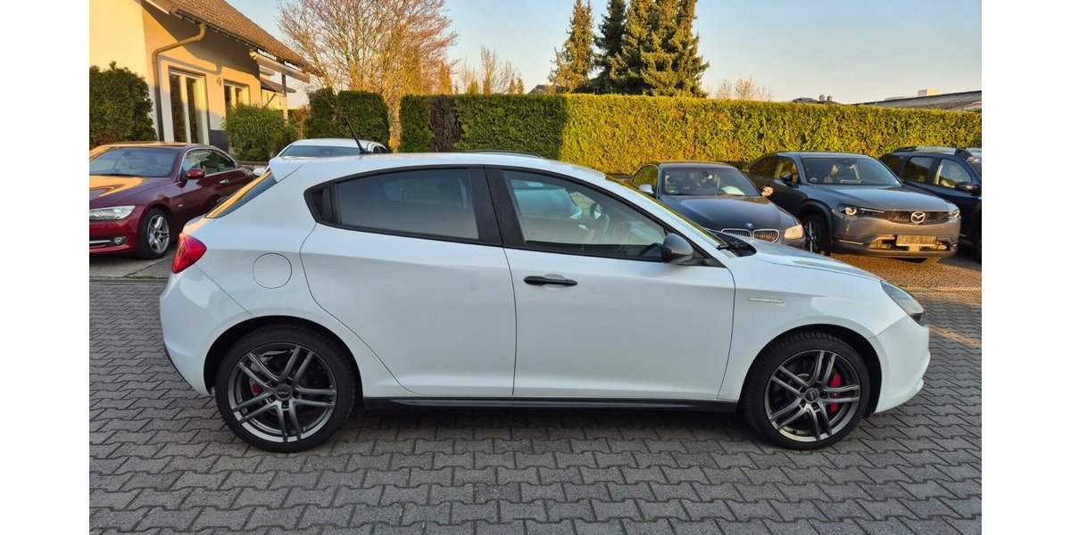 Alfa Romeo Giulietta Sport Navigation, Klima, Einparkhilfe 89.100 km 11.690 &euro; Rodgau 63110
