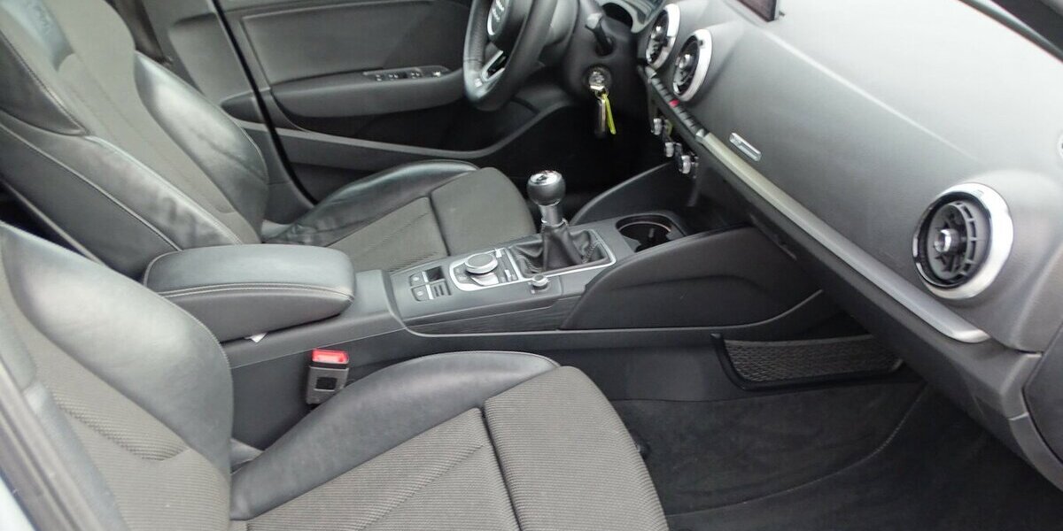 Audi A3 35 2,0l TDI S-Line Paket, Navi, Klimaauto., PDC 123.848 km 15.990 &euro; Rodgau 63110