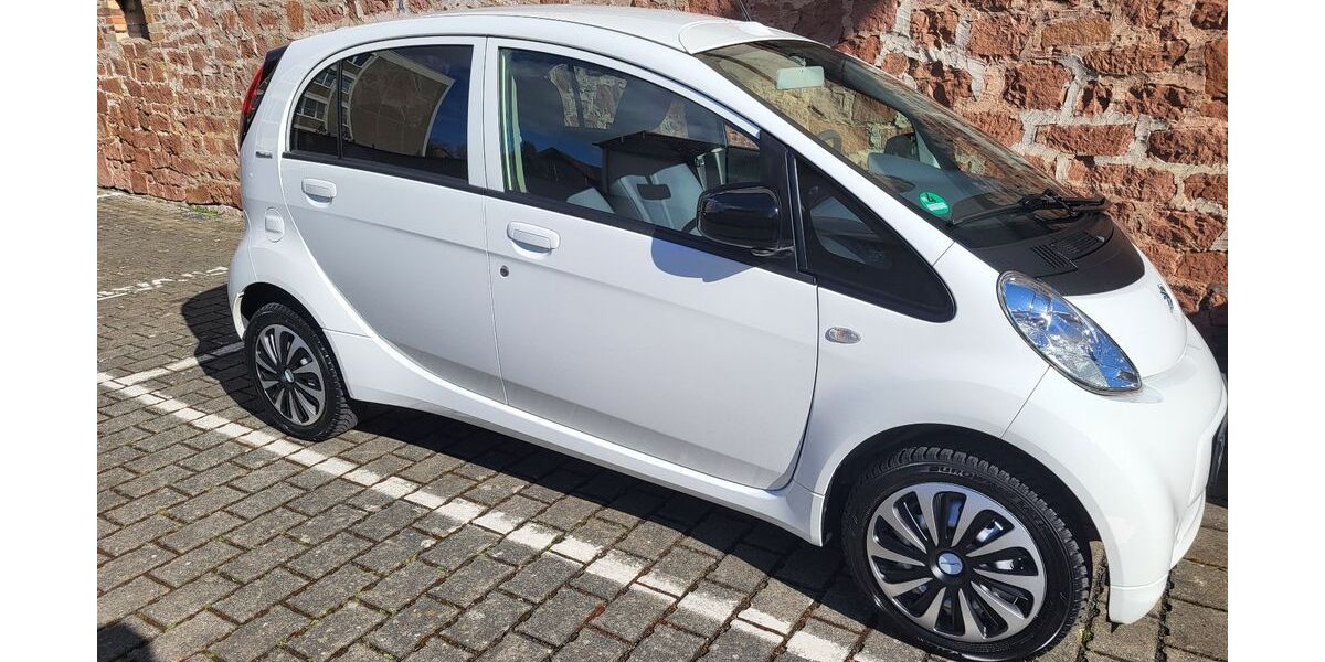 Peugeot iOn 11.135 km 8.400 &euro; Büdingen 63654