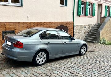 BMW 320 208.000 km 3.199 &euro; Hanau 63452