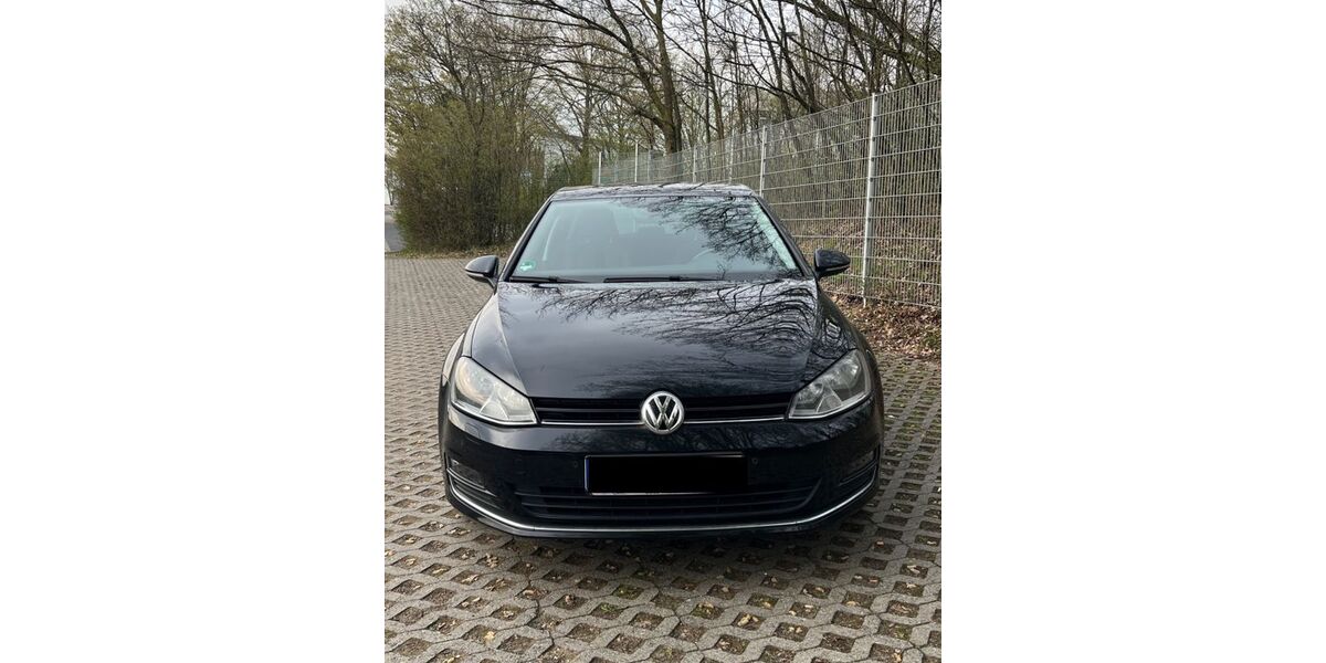VW Golf 97.000 km 11.900 &euro; Büdingen 63654
