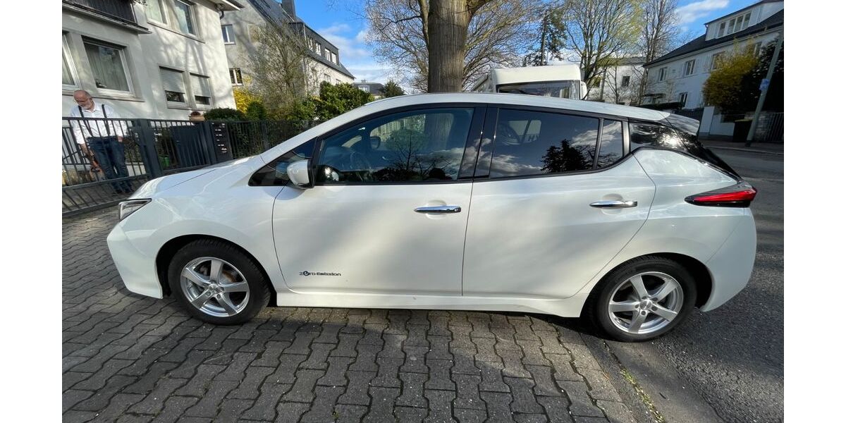 Nissan Leaf 54.502 km 13.850 &euro; Frankfurt am Main 60487