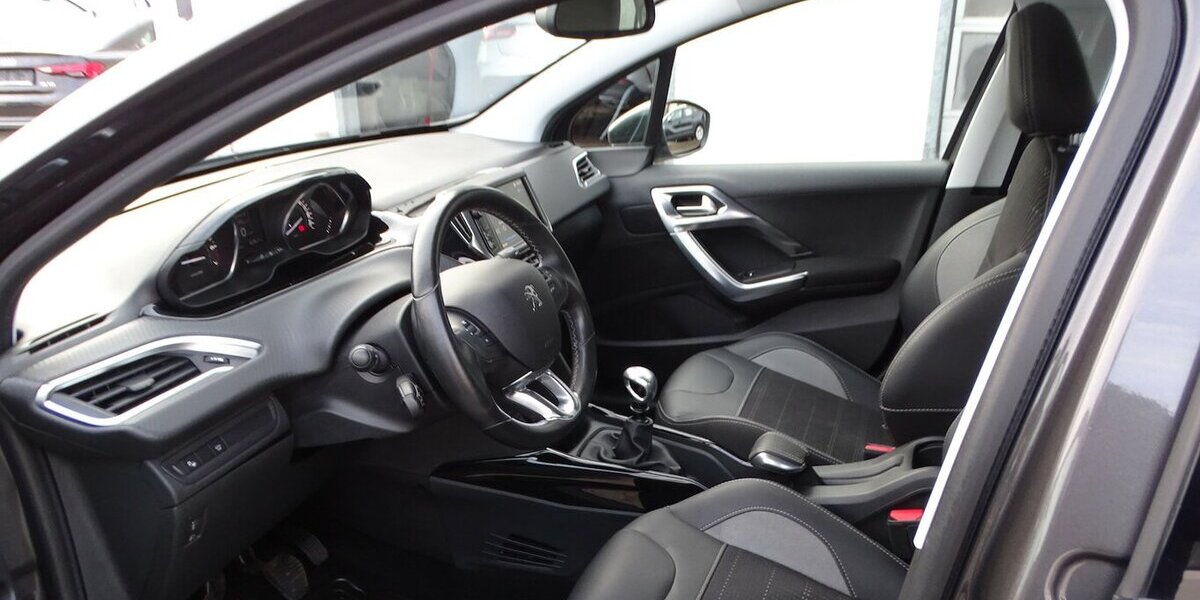 Peugeot 2008 1,2l Allure Einparkhilfe vorne + hinten, Klim 76.200 km 10.990 &euro; Rodgau 63110