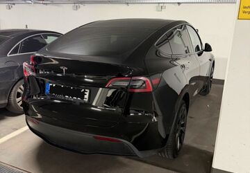 Tesla Model Y 56.962 km 32.500 &euro; Frankfurt 60438