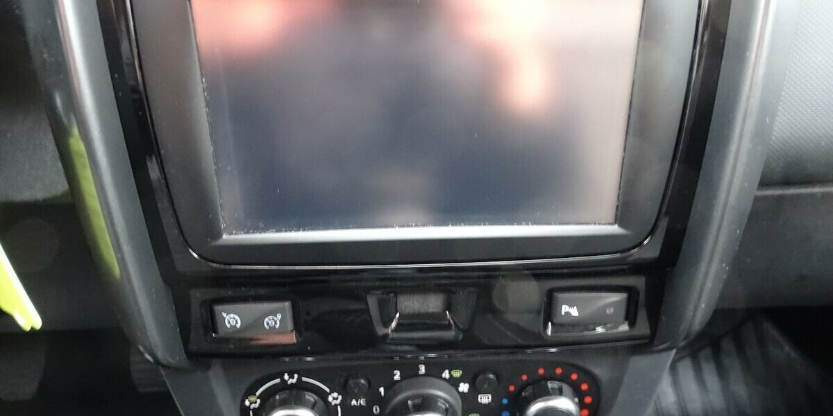 Dacia Duster 1,2l Black Shadow 4x2 Klima, Einparkhilfe h 119.200 km 6.490 &euro; Rodgau 63110