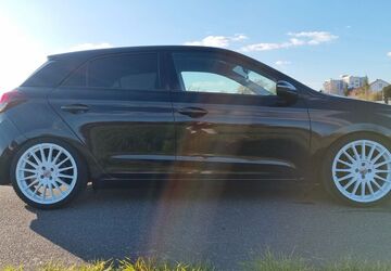 Hyundai i20 45.560 km 12.100 &euro; Rodgau 63110