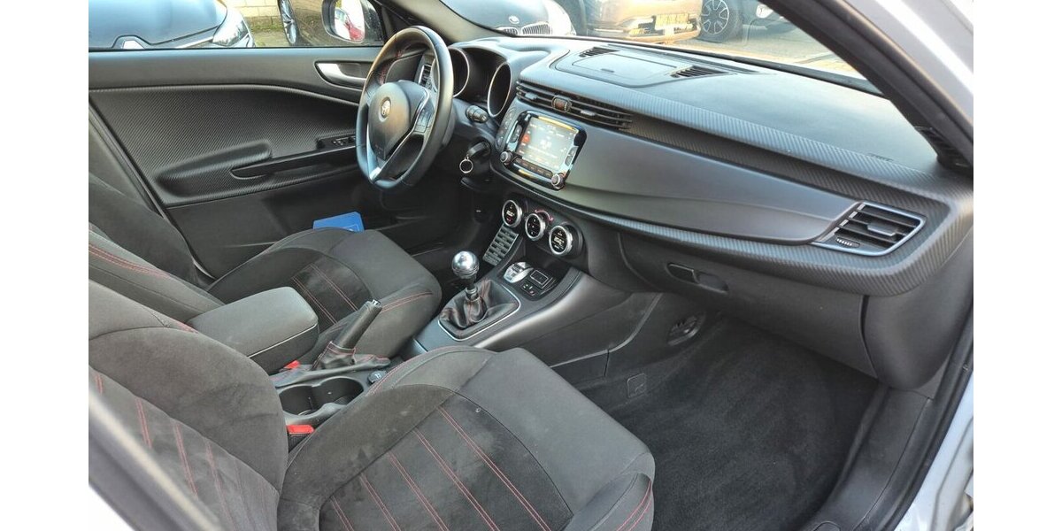 Alfa Romeo Giulietta Sport Navigation, Klima, Einparkhilfe 89.100 km 11.690 &euro; Rodgau 63110