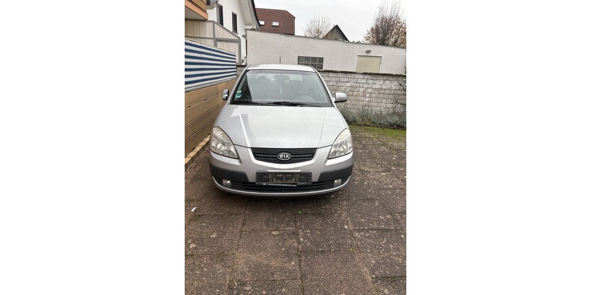 Kia Rio 180.000 km 1.300 &euro; Hainburg 63512
