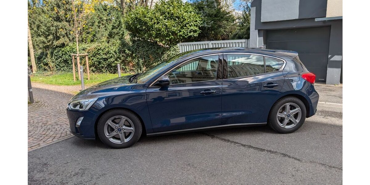 Ford Focus 92.919 km 16.100 &euro; Frankfurt am Main 60318