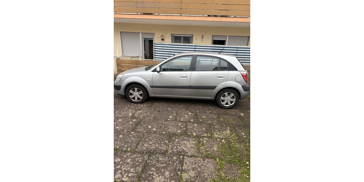 Kia Rio 180.000 km 1.300 &euro; Hainburg 63512