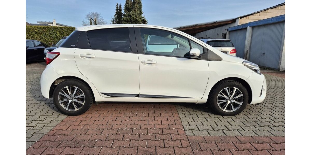 Toyota Yaris 1,5 Team D, Klima, PDC, Sitzheizung 98.400 km 10.690 &euro; Rodgau 63110