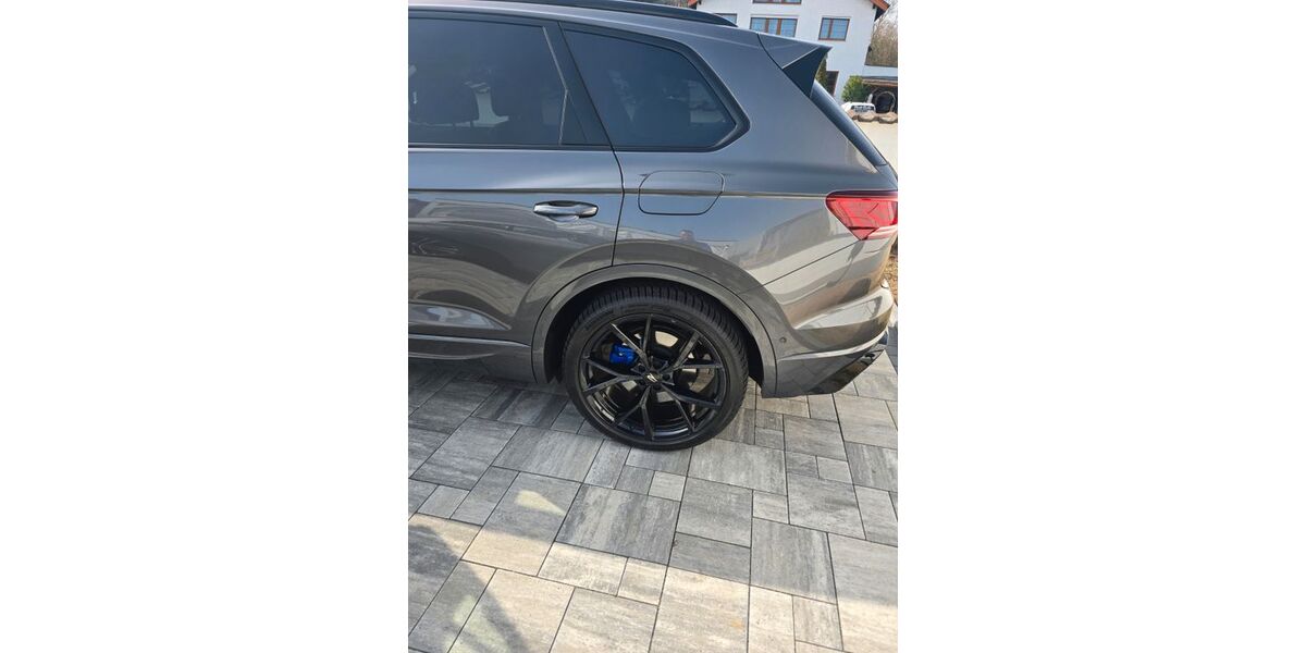 VW Touareg 14.200 km 79.750 &euro; Dietzenbach 63128