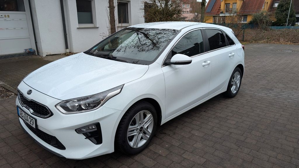 Kia ceed / Ceed 74.000 km 13.200 &euro; Aschaffenburg 63741
