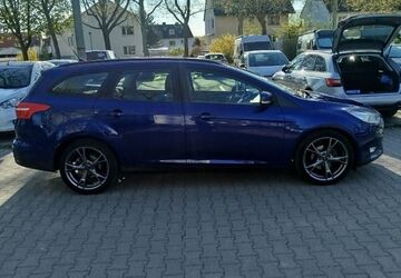 Ford Focus 121.840 km 9.000 &euro; Frankfurt am Main 60388