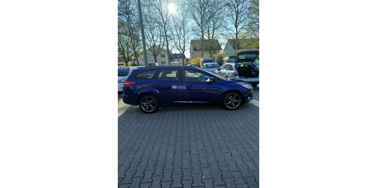 Ford Focus 121.840 km 9.000 &euro; Frankfurt am Main 60388