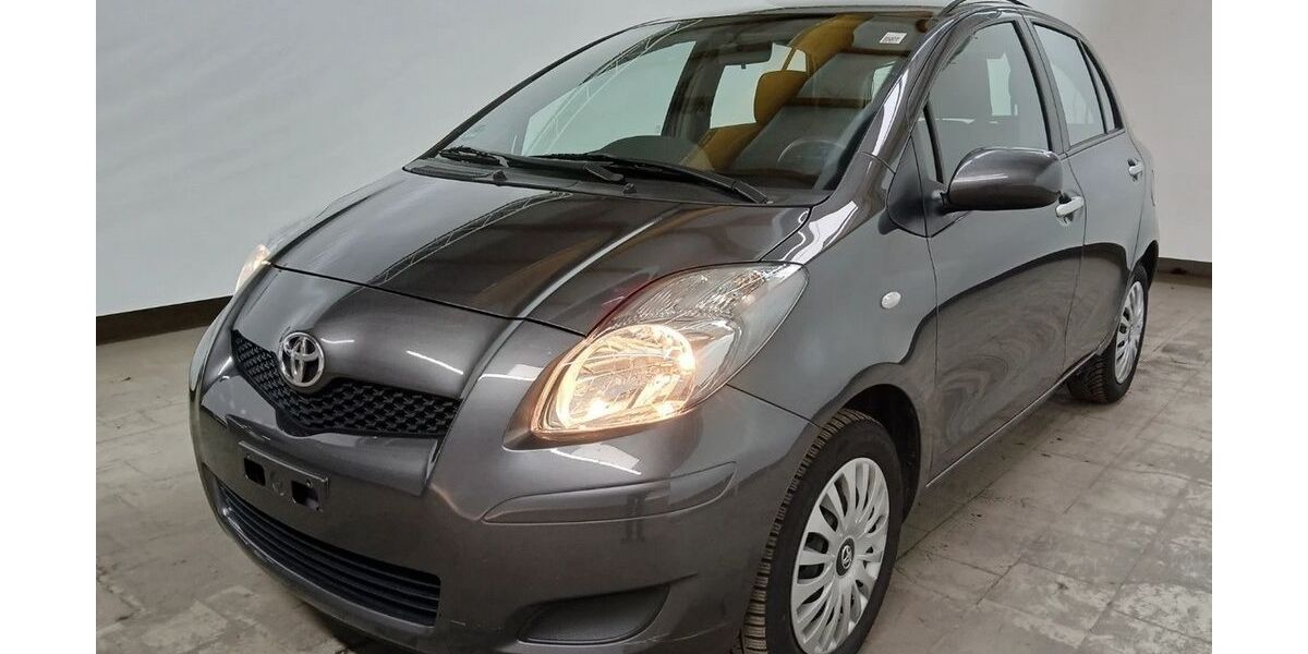 Toyota Yaris 82.000 km 5.850 &euro; Frankfurt/Main 65933