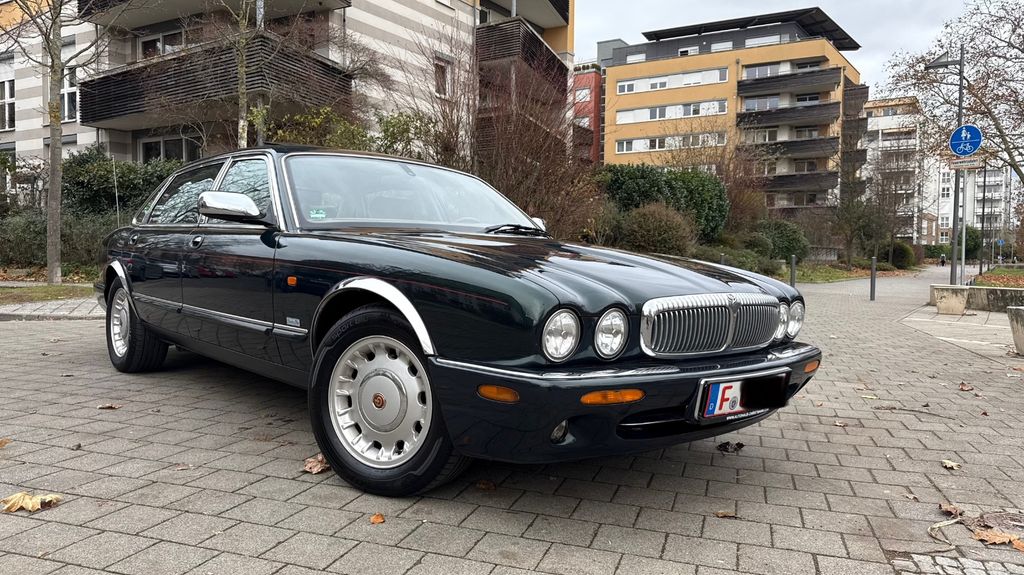 Jaguar Daimler 211.126 km 6.490 &euro; Frankfurt am Main 60486