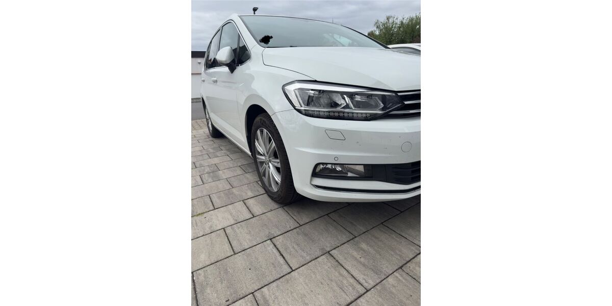VW Touran 143.389 km 15.499 &euro; Babenhausen 64832