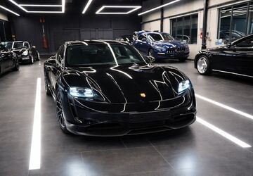 Porsche Taycan 2.500 km 70.805 &euro; Kelsterbach 65451