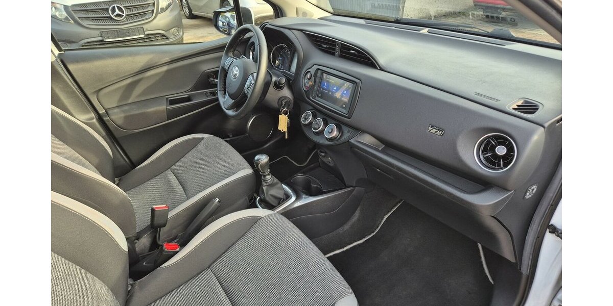 Toyota Yaris 1,5 Team D, Klima, PDC, Sitzheizung 98.400 km 10.690 &euro; Rodgau 63110