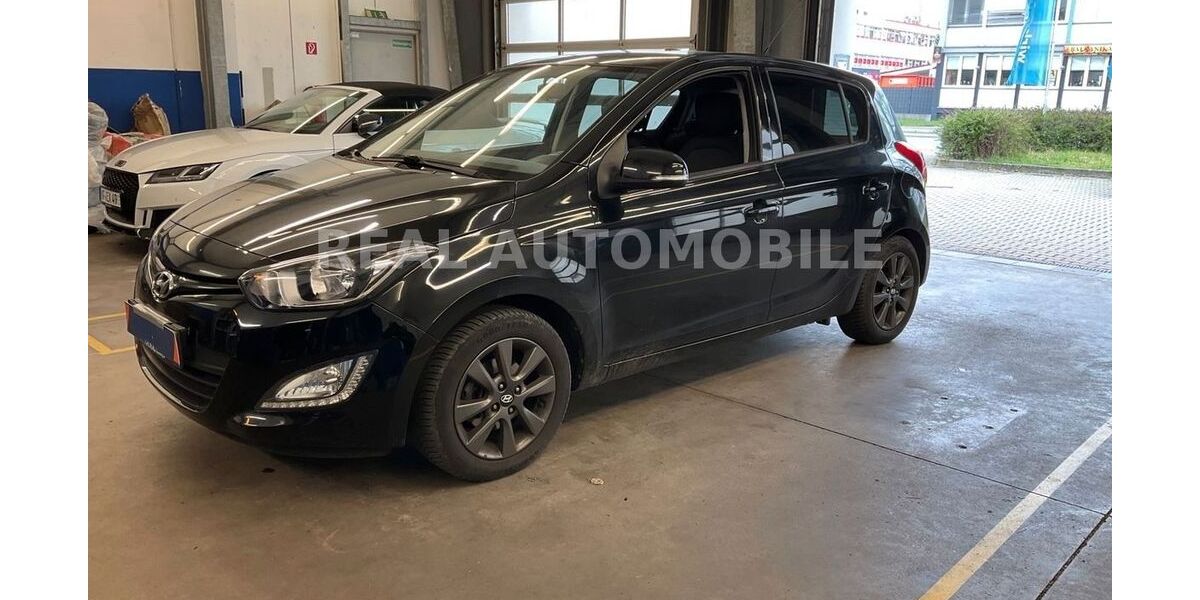 Hyundai i20 122.000 km 5.500 &euro; Frankfurt am Main 65933